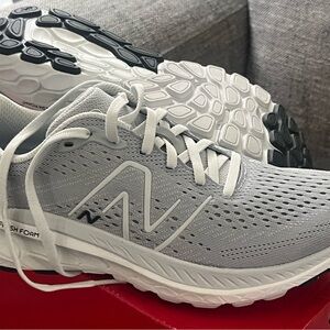 Brand new never worn women’s New Balance Fresh Foam 860X